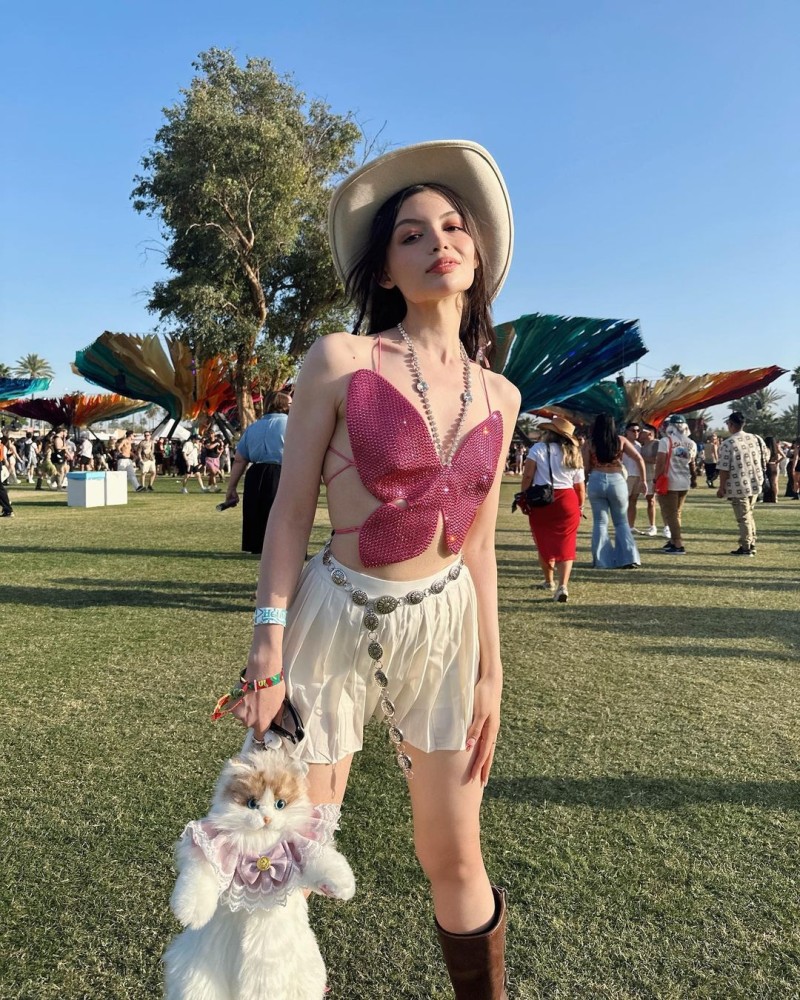 meryem can in coachella paylasimi gundem oldu kombin halis mi